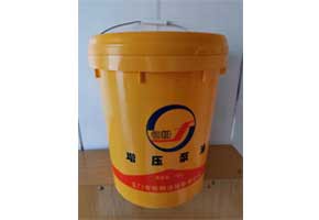 本產(chǎn)品是由潤(rùn)滑油餾分油經(jīng)脫蠟深度精制、蒸餾切割、高真空脫氣等工藝制備而成。本產(chǎn)品適用于各種增壓泵的工作液，如真空冶煉、塑料連續(xù)噴鍍金屬，真空蒸餾及低密度風(fēng)洞裝置等增壓泵的用油。1、性能特點(diǎn)較低的飽和蒸